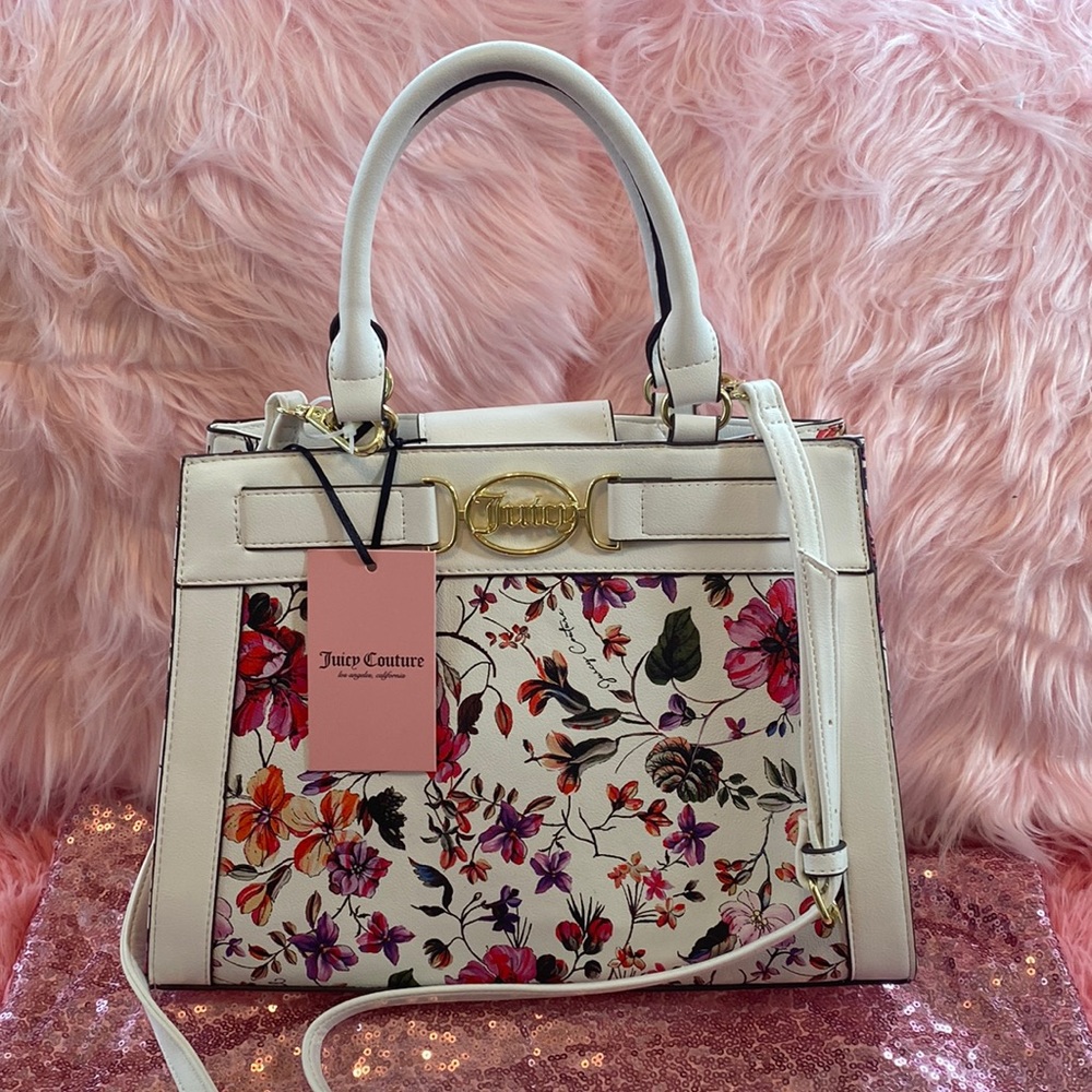 🤍🌸 Juicy Couture Medallion Satchel🌸🤍